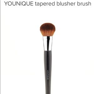 NWT Younique Tapered blusher brush